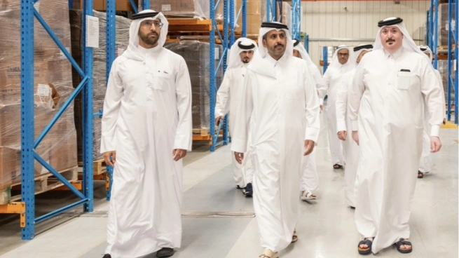 وزير التجارة والصناعة بقطر يزور عددا من المصانع