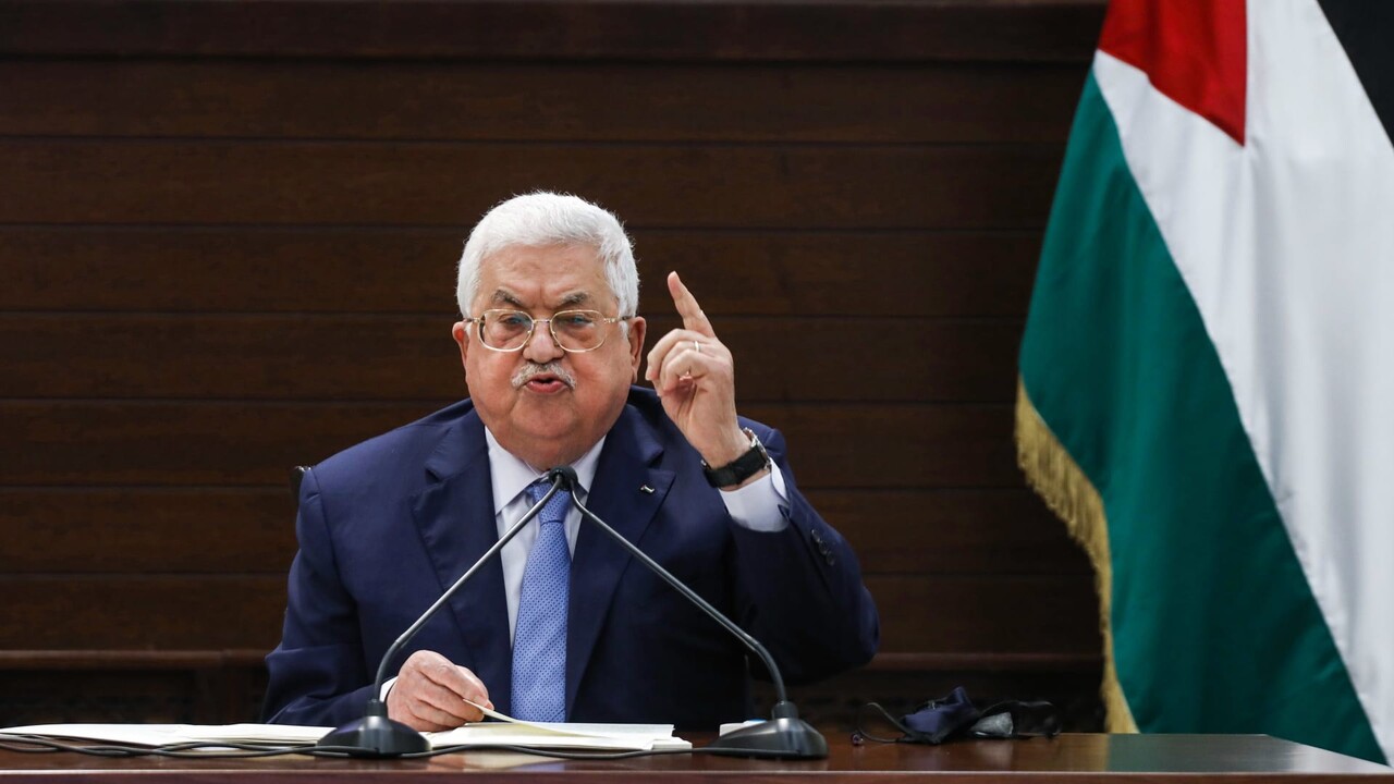 الرئيس الفلسطيني يطالب بحل شامل للقضية و يرحب بالهدنة