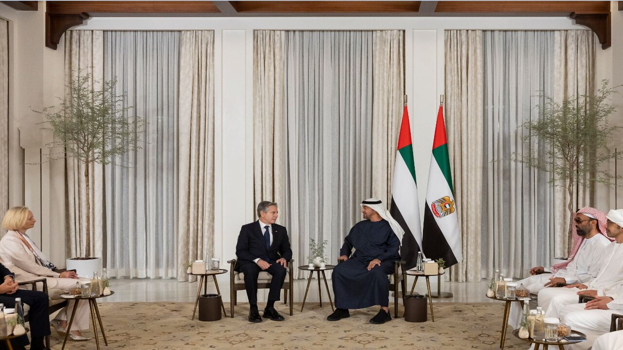 رئيس الامارات يبحث مع وزير الخارجية الأميركي إيصال المساعدات الانسانيه لغزة