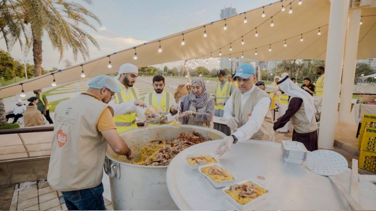 بنك الإمارات للطعام يوزع 20 ألف وجبة عبر برنامج " طبخة الألف "